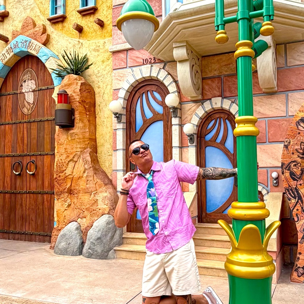 Nick Wilde zootopia official Shanghai Disney shirt